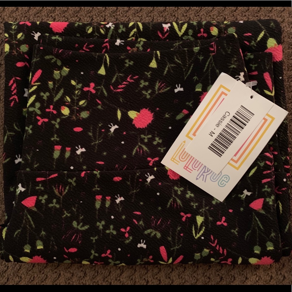 Med LulaRoe Cassie